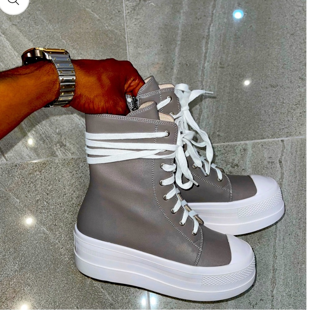 Grey up top platforms